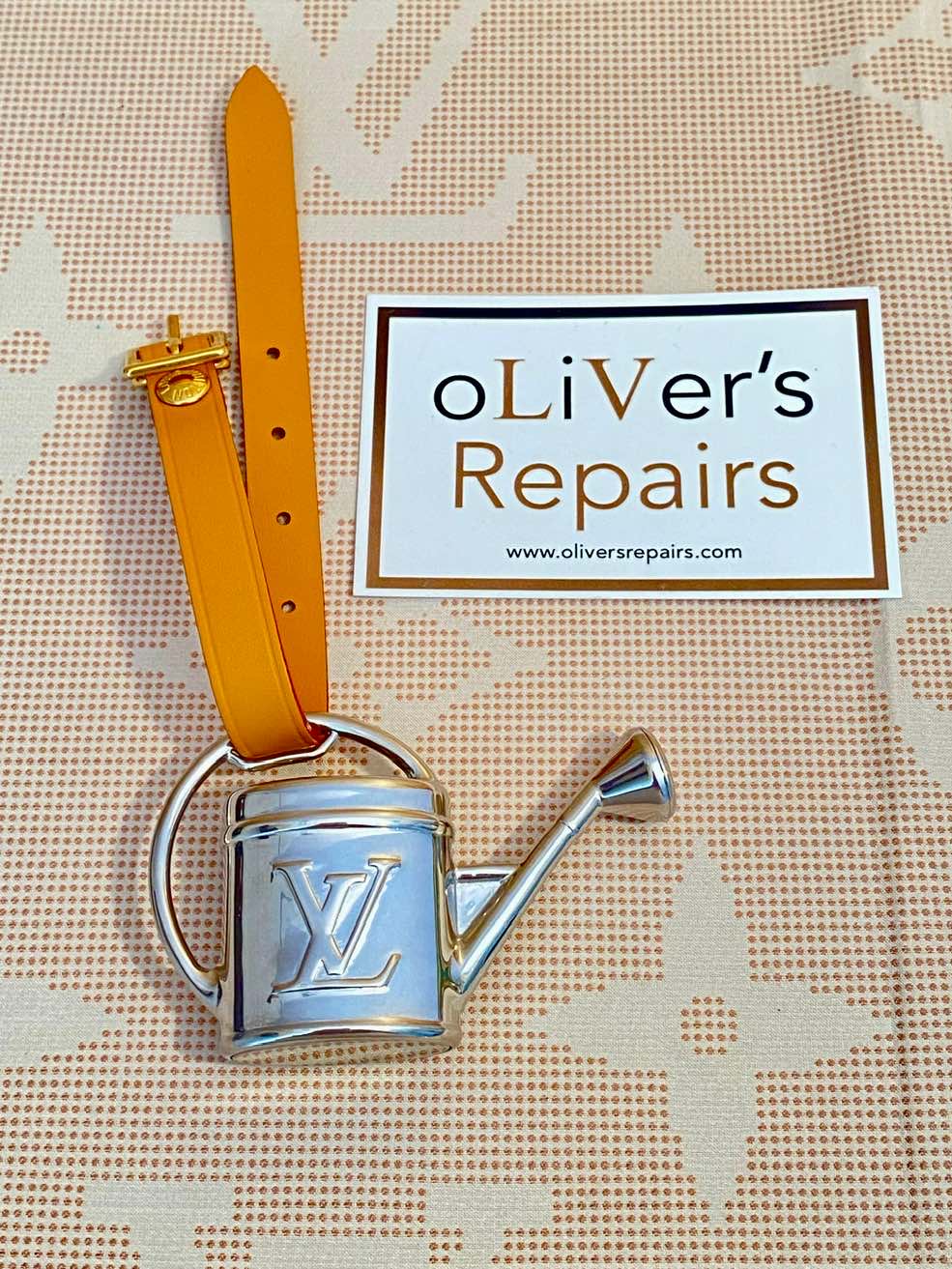 LOUIS VUITTON Bagcharm, Taschenanhänger, Gießkanne, Rarität – Bild 6