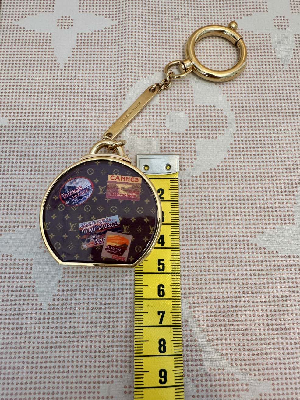LOUIS VUITTON Bagcharm, Taschenanhänger, Spiegel Boite Chapeau, M62230 – Bild 11