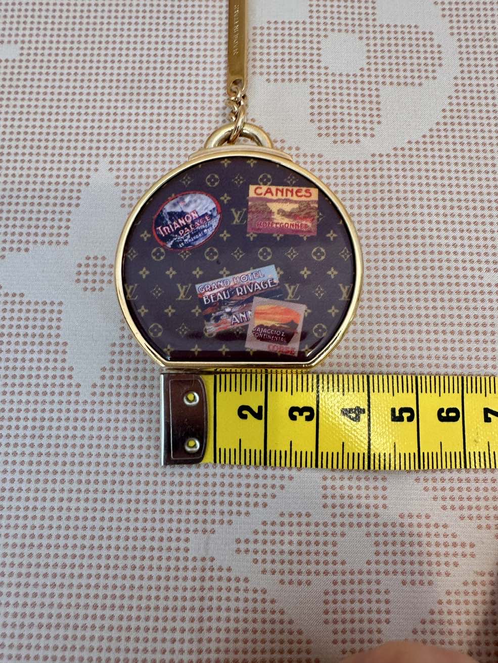 LOUIS VUITTON Bagcharm, Taschenanhänger, Spiegel Boite Chapeau, M62230 – Bild 14