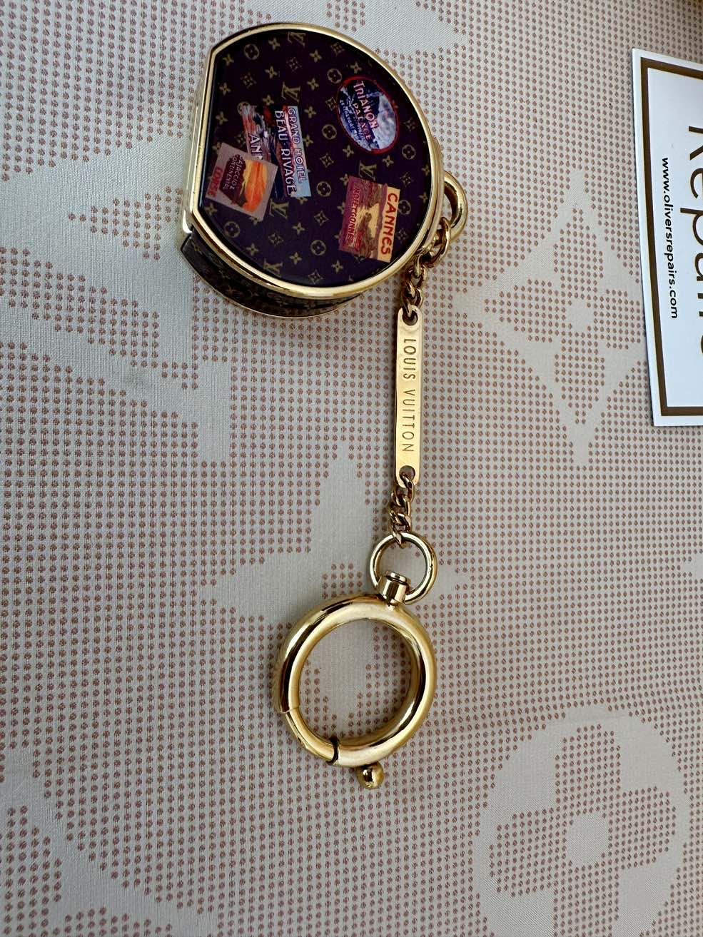 LOUIS VUITTON Bagcharm, Taschenanhänger, Spiegel Boite Chapeau, M62230 – Bild 4