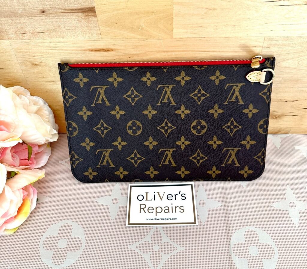 LOUIS VUITTON Pochette aus Neverfull monogram
